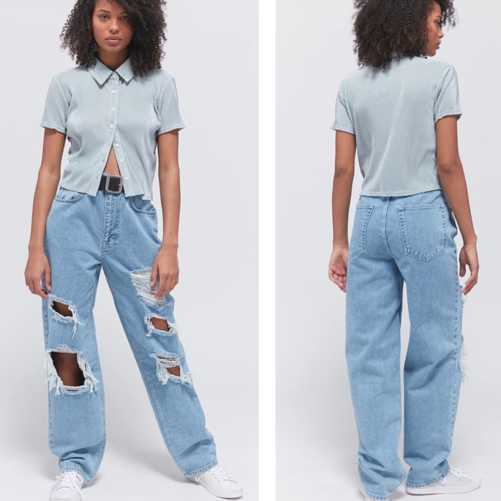 BDG Baggy Boyfriend Destroyed Light Wash 26 W